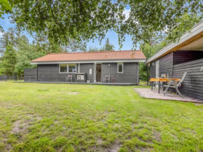 Holiday Home Falka - from the sea by Interhome, Hals